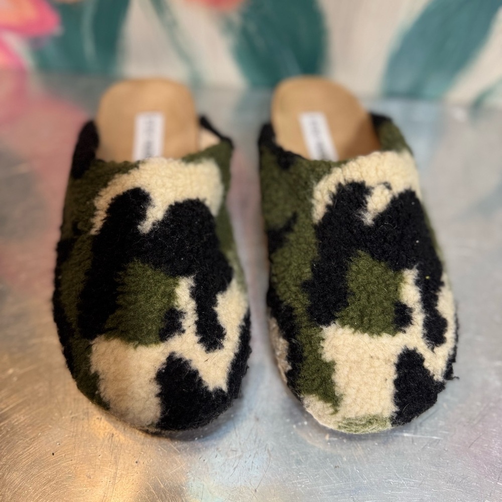 Camouflage Fuzzy Slides